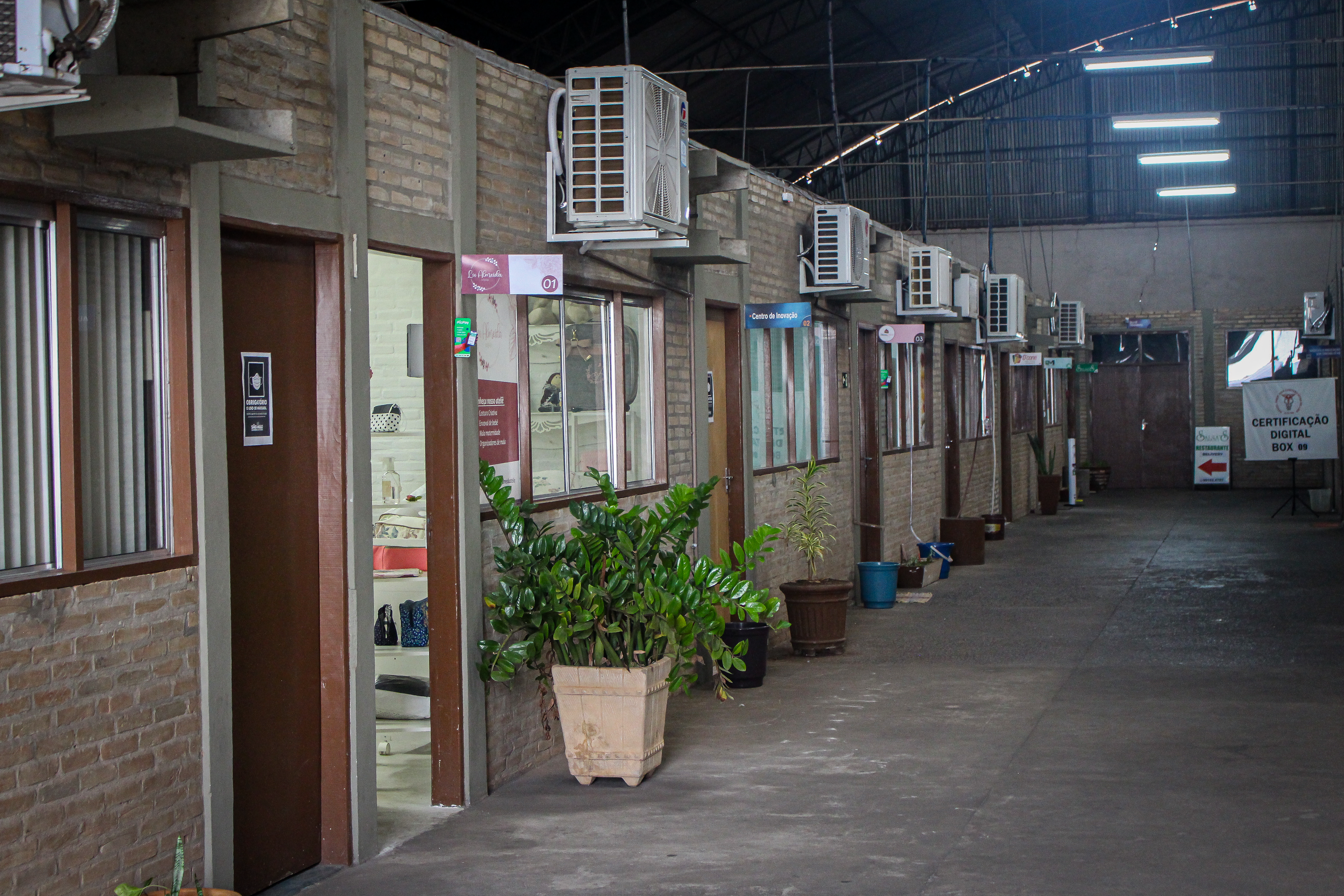 Interior da Adetec Lins